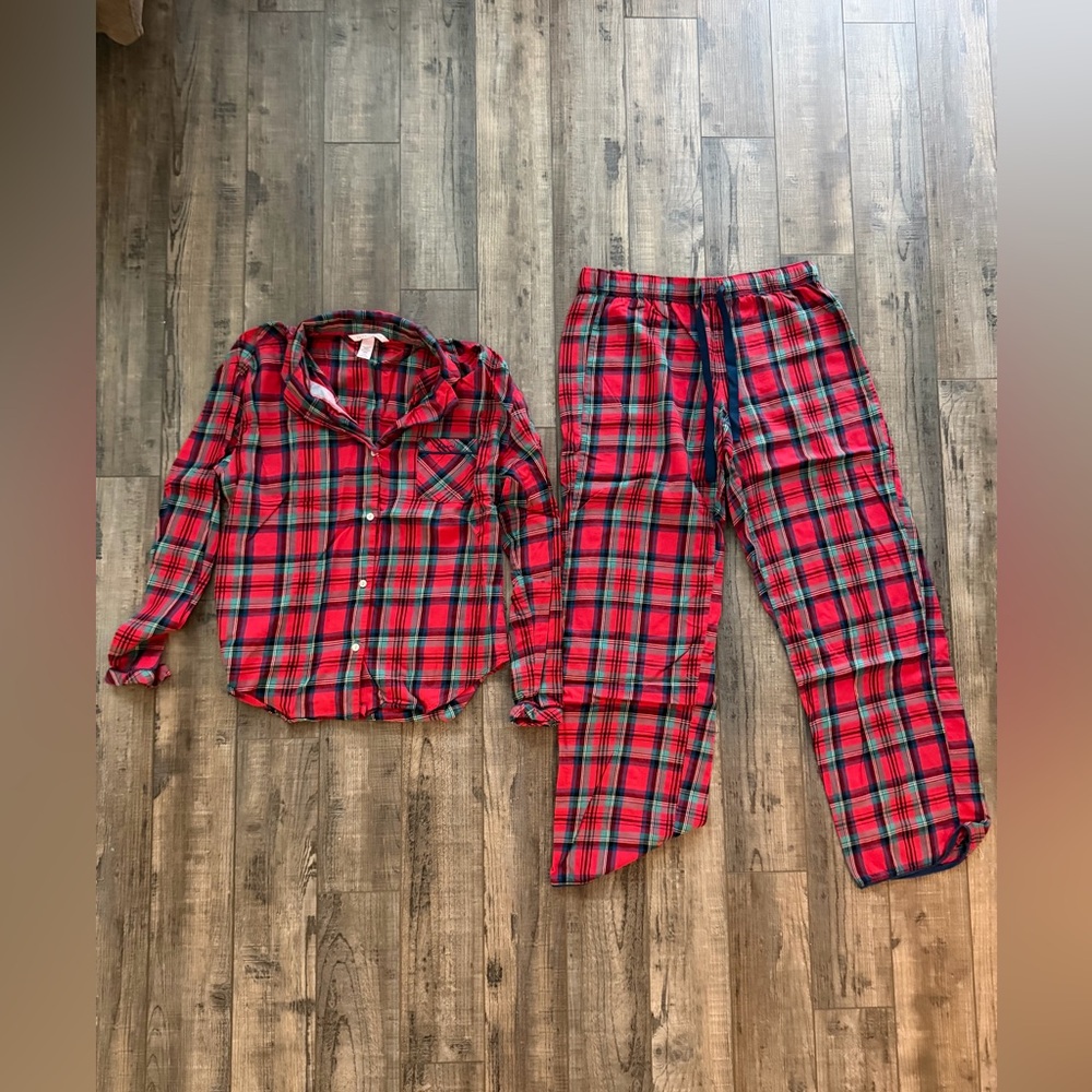 Victoria’s Secret Pajamas (medium tall)